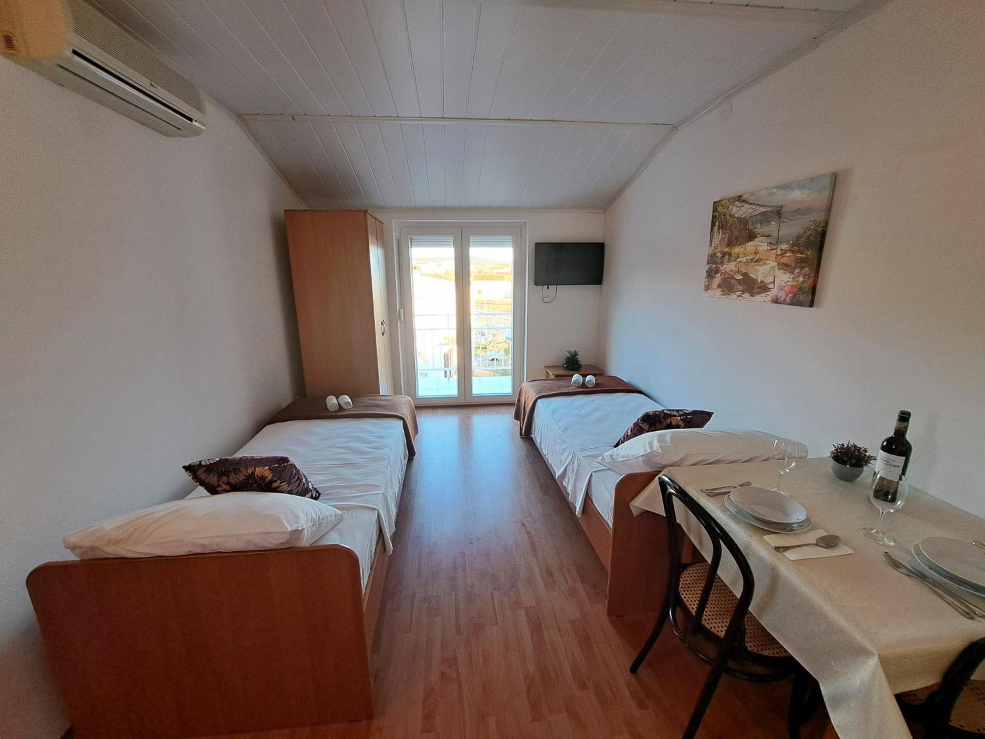 Apartments Maruna Maslenica Ngoại thất bức ảnh