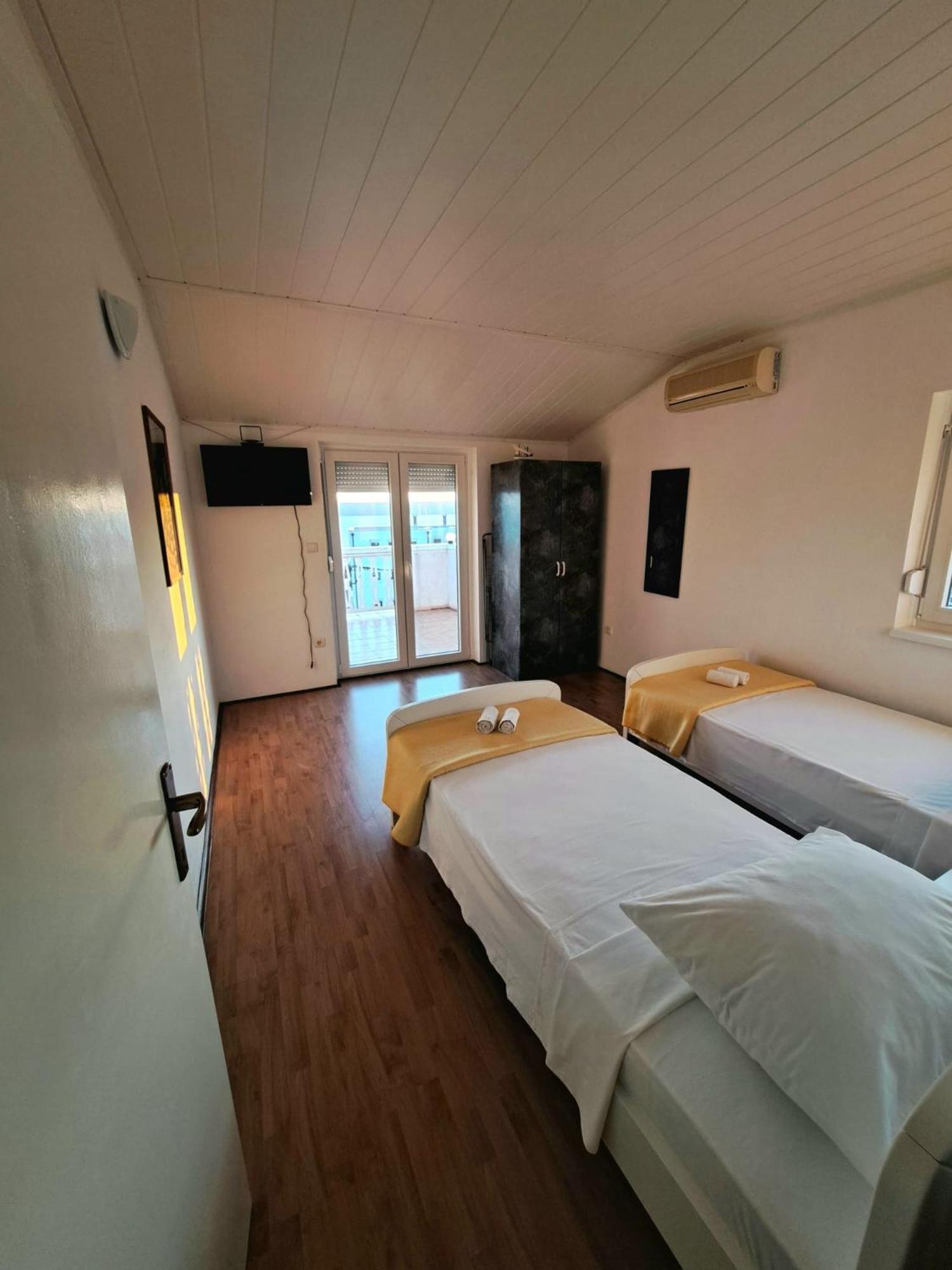 Apartments Maruna Maslenica Ngoại thất bức ảnh
