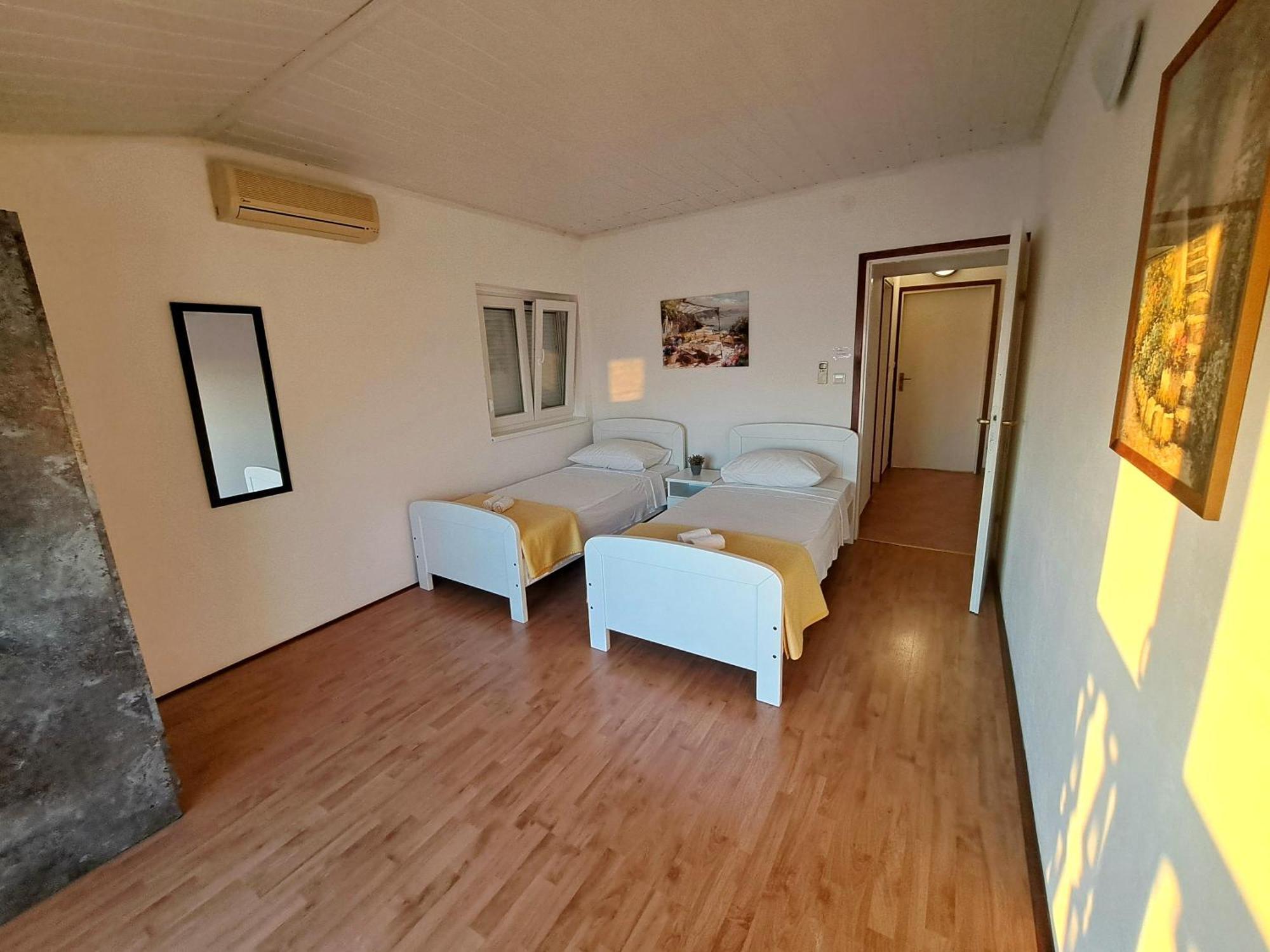 Apartments Maruna Maslenica Ngoại thất bức ảnh